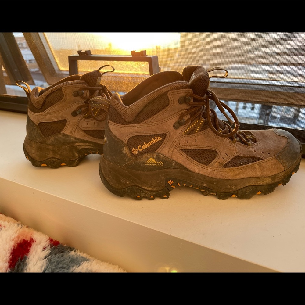 Columbia hiking boots